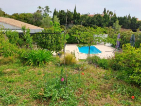 VILLA climatisée, avec 3 Chambres , Piscine, et terrain arboré